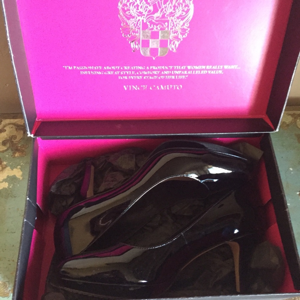 Vince Camuto Smooth Black Glossy Pumps